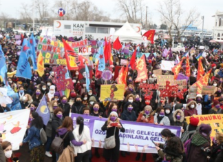 Kadıköy’de 8 Mart Dünya Emekçi Kadınlar Günü için kadınlar yan yana geldi.