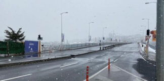 Unkapanı Köprüsü bağlantı noktasından ayrıldı;çift yönlü trafiğe kapatıldı.