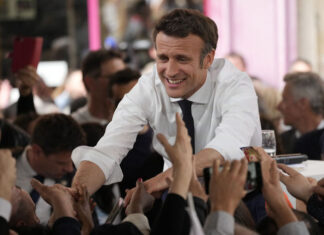Macron Kazandı!