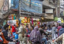 TARİHİNDE, 22 BAŞBAKADAN HİÇ BİRİNİN 5 YILLIK GÖREVİNİ TAMAMLAYAMADIĞI PAKİSTAN’DA İŞLER YİNE KARMAKARIŞIK!