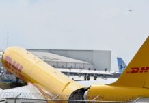 Kargo uçağı, iniş sırasında ‘karpuz gibi’ ikiye ayrıldı!