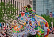 ABD’de Arabalar Birer Sanat Eserine Dönüştürüldü ve Bir Geçit Töreni’niyle Meraklılarını Şaşkına Uğrattı!