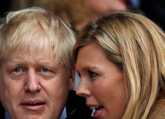 İngiltere Başbakanı Johnson, eşi Carrie ve Maliye Bakanı Rishi Sunak, koronavirüs kurallarını ihlalden para cezasına çarptırılacak.