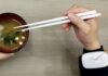 Japonlar bunu da çözdü: Tuz ihtiyacını ortadan kaldıran ‘elektronik yemek çubukları’ icat edildi!