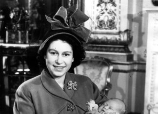 İngiltere Kraliçesi II. Elizabeth, veraset ve monarşinin tartışmaları arasında bugün 96 yaşına girdi.