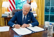 ABD’den Ukrayna’ya: 800 milyon dolarlık savunma, 500 milyon dolarlık ekonomik yardım;ABD limanlarında Rusya bağlantılı gemilere yasak!