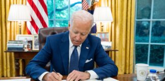 ABD’den Ukrayna’ya: 800 milyon dolarlık savunma, 500 milyon dolarlık ekonomik yardım;ABD limanlarında Rusya bağlantılı gemilere yasak!