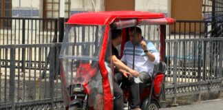 Büyükadalılar elektrikli araçları sevdi; metrelerce elektrikli araç kuyruğu oluştu