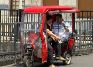 Büyükadalılar elektrikli araçları sevdi; metrelerce elektrikli araç kuyruğu oluştu