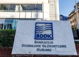 BDDK’nun şikayeti üzerine yargılanan gazeteci, sanatçı ve ekonomistlere beraat!