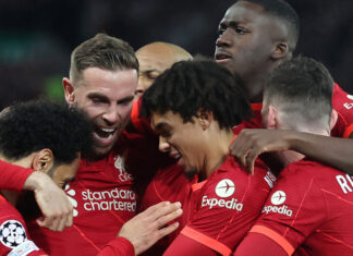 Liverpool, iki dakikada avantajı kaptı!