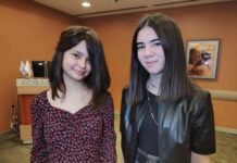 3 yıl uzattığı saçlarını peruk yaptırıp, kanser hastası genç kıza hediye etti