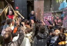 Sayacı sökülen Moda Sahnesi tekrar karanlığa gömüldü