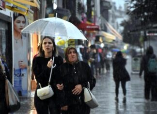 Trakya’da beklenen sağanak başladı; İstanbul’da da bu gece ve yarın yer yer yağmur bekleniyor.