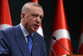 Cumhurbaşkanı Erdoğan, “Sayıları 550 bini bulan yoklama kaçağı gençlerimize, bedelli askerlikten yararlanma yolunu açıyoruz” dedi.