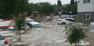 Adıyaman’da araçlar selde ‘boğuldu’!