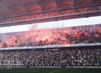 Fenerbahçe antremanını maç seyircisi kadar taraftar izledi: 20 bin!