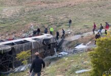 Üniversite öğrencilerini taşıyan otobüs devrildi: 3 ölü, 41 yaralı