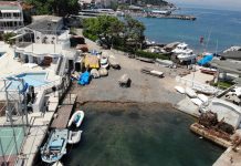 Burgazada’da kıyıya toprak dökülerek dolgu yapıldı