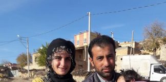 ‘Cinayet’ lafı az kalır:Akrabası olan kadının başına kürekle vurarak öldürdü, gözlerini oydu;hastanede kocasını teselli etti!