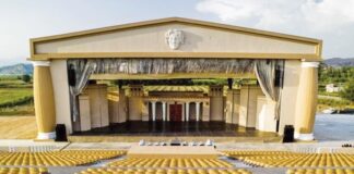 Yıkım kararı bulunan Antalya’da, Aspendos Arena’nın tahliyesi kesinleşti.