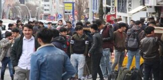 1 milyon 305 bin 307 yabancı, İstanbul’da yasal olarak ikamet ediyor.