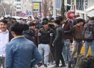 1 milyon 305 bin 307 yabancı, İstanbul’da yasal olarak ikamet ediyor.