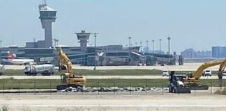 Atatürk Havalimanı’nda iş makinesi, beton mikseri ve kamyonlar eşliğinde yıkım başladı.