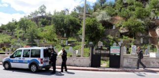 15 yaşındaki çocuk yaşıtı kız arkadaşını mezarlıkta boğazından bıçakladı!