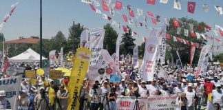 Türk Tabipleri Birliği (TTB) ve sağlık meslek örgütleri Ankara’da, ‘Beyaz Miting’ düzenledi.