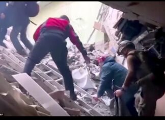 Mariupol’daki Azovstal çelik fabrikalarında yeni çekilen videolar tahliye işlemlerini gösteriyor.