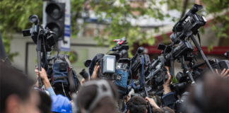Kamusal alanda polisin ses ve görüntüsünün alınmasını engelleyen genelgenin yürütmesi kesin olarak durduruldu.