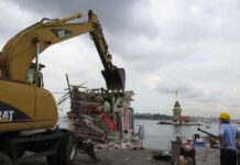 Üsküdar Salacak ile Kadıköy sahillerindeki kaçak büfelerin yıkımı tamamlandı