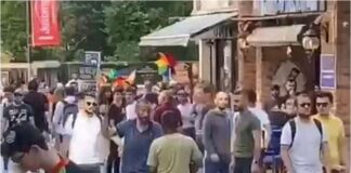 Kadıköy’lüler satırlı saldırganı ‘derdest’ edip polise teslim etti!