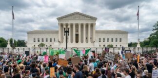 ABD Yüksek Mahkemesi, kadına kürtaj hakkı veren kararı bozdu; Sokaklar öfkeyle sarsıldı!