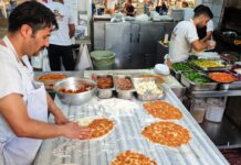 Yatın varsa derdin var! Yata sipariş edilen bir lahmacun, bir ayran 450 lira!
