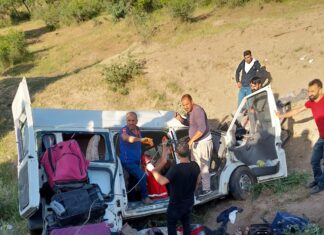 Siirt’te feci kaza: İşçileri taşıyan minibüs uçuruma yuvarlandı: 4 ölü, 6 yaralı
