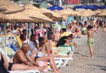 Hava 36, deniz 22 derece…Sıcağı gören, denize koştu!