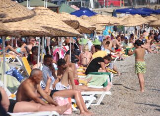 Hava 36, deniz 22 derece…Sıcağı gören, denize koştu!