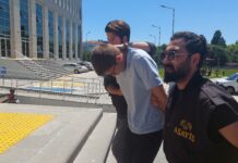 Bir hafta önce boşandığı eski eşini ve 3 yaşındaki oğlunu bıçaklayarak öldürdü