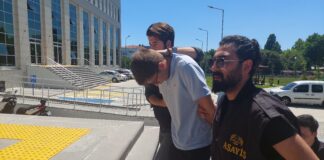 Bir hafta önce boşandığı eski eşini ve 3 yaşındaki oğlunu bıçaklayarak öldürdü