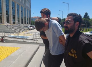 Bir hafta önce boşandığı eski eşini ve 3 yaşındaki oğlunu bıçaklayarak öldürdü
