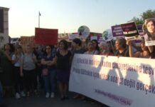 Kadınlar, Kadıköy’de Pınar Gültekin için toplandı