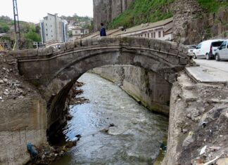Bitlis’te dere üstü açıldı tarihi köprüler ortaya çıktı
