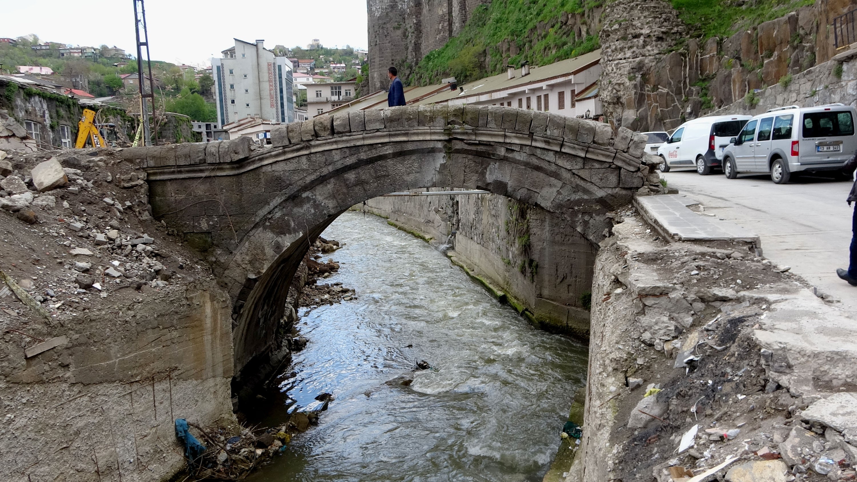 Bitlis’te dere üstü açıldı tarihi köprüler ortaya çıktı