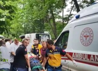 Dekanları taşıyan otobüs kaza yaptı: 1 dekan öldü; Öğretim görevlileri ve ailelerinden 19 yaralı!