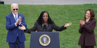 ABD Yüksek Mahkemesi’nin ilk siyahi kadın yargıcı yemin etti