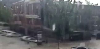 Ankara’ya 38,6 kilogram yağış düştü; Ev ve iş yerlerini su bastı, araçlar yolda kaldı.