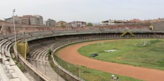 Tarihi stadyum kurtuldu!