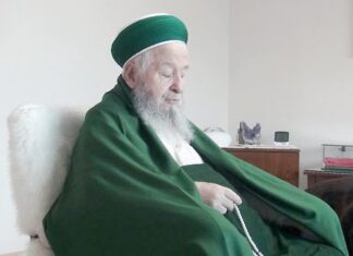 Nakşibendi tarikatının İsmalağa kolunun lideri Mahmut Ustaosmanoğlu, 93 yaşında öldü.